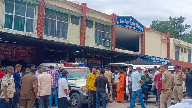 हरिद्वार भगदड़: हादसे के बाद अवैध दुकानें बंद, बिजली का तार बना रहस्य