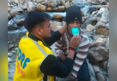 हेल्पलाइन नंबर 112 बना जीवनदाता, नीलकंठ ट्रैक पर फंसे यूपी के ट्रैकर की बिगड़ी तबीयत, पुलिस-एसडीआरएफ ने बचाई जान