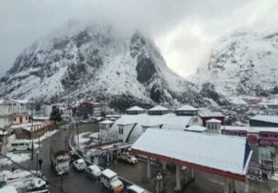 बदरीनाथ-केदारनाथ धाम में सीजन की पहली बर्फबारी, सफेद चादर में लिपटे धाम, बढ़ी कड़ाके की ठंड बदरीनाथ-केदारनाथ धाम में सीजन की पहली बर्फबारी, सफेद चादर में लिपटे धाम, बढ़ी कड़ाके की ठंड