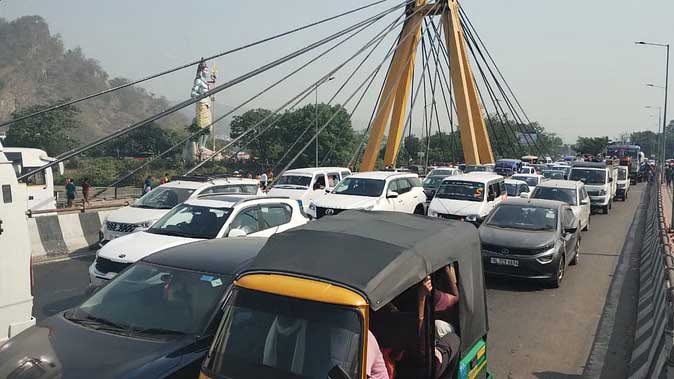 कार्तिक पूर्णिमा स्नान पर हरिद्वार में ट्रैफिक प्लान लागू, कल शाम से भारी वाहनों का प्रवेश पूरी तरह बंद