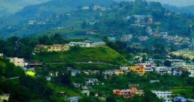 चारधाम यात्रा: बड़कोट में अनियंत्रित पार्किंग बनी चिंता, सीजन में बढ़ सकती है दिक्कत