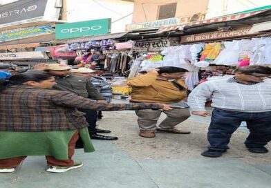 होली से पहले अल्मोड़ा में अतिक्रमण पर सख्ती, 20 दुकानदारों के काटे चालान