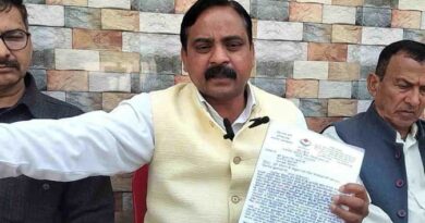 सीएम पुष्कर सिंह धामी से मिलने से रोके जाने के बाद पूर्व विधायक भीम लाल आर्य की प्रेस वार्ता, सरकार पर साधा निशाना सीएम पुष्कर सिंह धामी से मिलने से रोके जाने के बाद पूर्व विधायक भीम लाल आर्य की प्रेस वार्ता, सरकार पर साधा निशाना