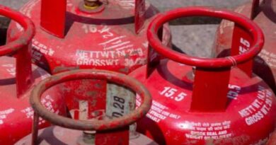 अल्मोड़ा में पुलिस की मौजूदगी में गैस वितरण, सुबह 5 बजे से लगी कतारें