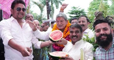 फल पार्टी भी नहीं मिटा सकी कांग्रेस की खटास, बड़े नेता रहे नदारद