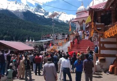 आर्मी बैंड की अगुवाई में मां गंगा की डोली रवाना, कल खुलेंगे गंगोत्री धाम के कपाट