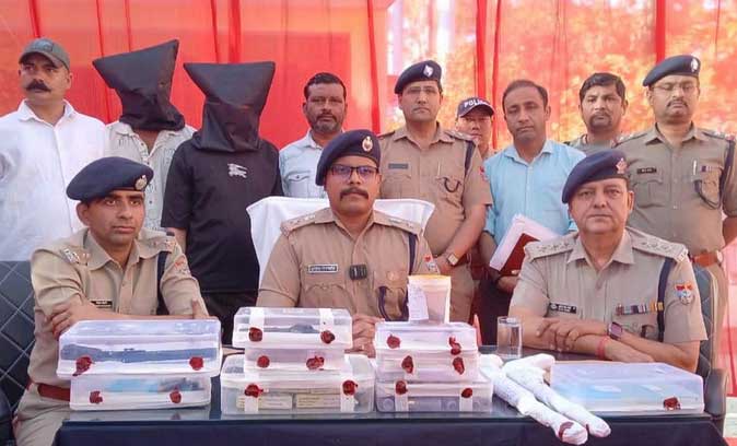 सितारगंज में अंतरराज्यीय हथियार तस्कर गिरोह का भंडाफोड़, आतंकी संगठन से जुड़े तार उजागर