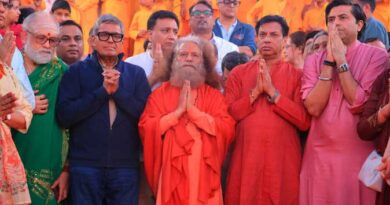 परमार्थ निकेतन पहुंचे फिल्म निर्देशक मधुर भंडारकर, गंगा आरती में हुए शामिल परमार्थ निकेतन पहुंचे फिल्म निर्देशक मधुर भंडारकर, गंगा आरती में हुए शामिल