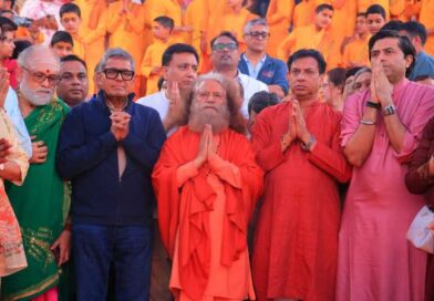 परमार्थ निकेतन पहुंचे फिल्म निर्देशक मधुर भंडारकर, गंगा आरती में हुए शामिल परमार्थ निकेतन पहुंचे फिल्म निर्देशक मधुर भंडारकर, गंगा आरती में हुए शामिल