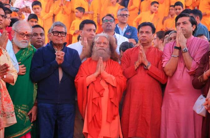 परमार्थ निकेतन पहुंचे फिल्म निर्देशक मधुर भंडारकर, गंगा आरती में हुए शामिल परमार्थ निकेतन पहुंचे फिल्म निर्देशक मधुर भंडारकर, गंगा आरती में हुए शामिल