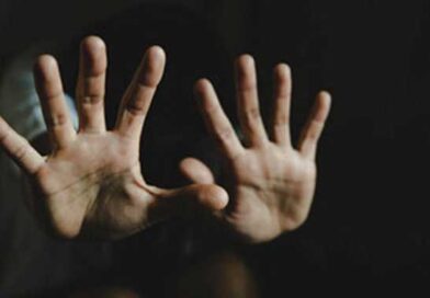 बेस अस्पताल में लाइन में खड़े मरीज की मौत, लापरवाही पर भड़का आक्रोश बेस अस्पताल में लाइन में खड़े मरीज की मौत, लापरवाही पर भड़का आक्रोश