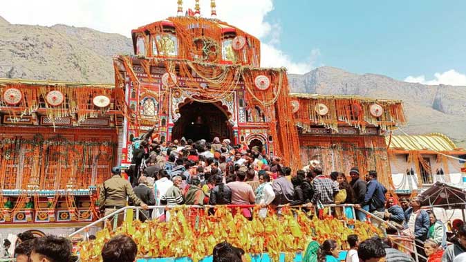 नया रिकॉर्ड बनाने की ओर बढ़ रही चारधाम यात्रा, 12.60 लाख श्रद्धालु कर चुके दर्शन