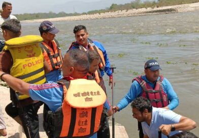 तेज बारिश से सहस्रधारा में बाढ़ जैसे हालात, गुच्चूपानी में फंसे सात पर्यटक सुरक्षित रेस्क्यू