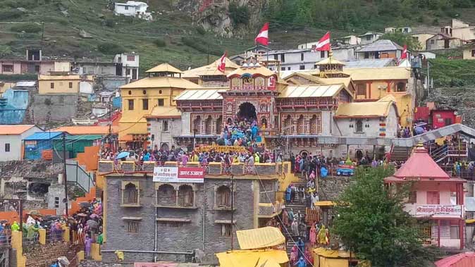 चारधाम यात्रा में स्वास्थ्य जांच से बच रहे श्रद्धालु, बदरीनाथ क्षेत्र में अब तक 40 मौतें