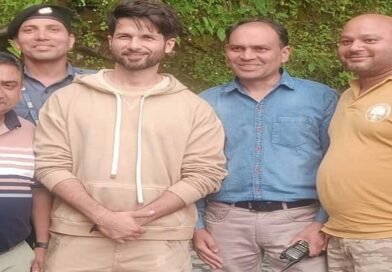 बेटी के समर प्रोग्राम के लिए मसूरी पहुंचे शाहिद कपूर, प्रशंसकों संग खिंचवाई तस्वीरें बेटी के समर प्रोग्राम के लिए मसूरी पहुंचे शाहिद कपूर, प्रशंसकों संग खिंचवाई तस्वीरें