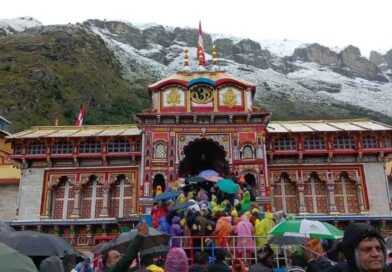 बदरीनाथ धाम की अनोखी परंपरा: भगवान बदरीनाथ को सुनाया जाता था हर चढ़ावे का पूरा हिसाब बदरीनाथ धाम की अनोखी परंपरा: भगवान बदरीनाथ को सुनाया जाता था हर चढ़ावे का पूरा हिसाब