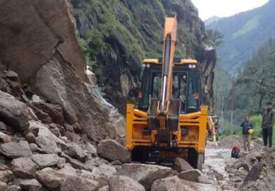 उत्तराखंड: भूस्खलन से यमुनोत्री-गंगोत्री हाईवे बाधित, मौसम विभाग ने जारी किया भारी बारिश का अलर्ट उत्तराखंड: भूस्खलन से यमुनोत्री-गंगोत्री हाईवे बाधित, मौसम विभाग ने जारी किया भारी बारिश का अलर्ट