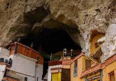 फूलों की घाटी में पर्यटकों के सामने आए दो तेंदुए, 20 मिनट तक रोकी गई एंट्री
