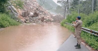 उत्तराखंड में भारी बारिश का असर: 132 सड़कें बंद, कई नदियां चेतावनी स्तर पर, आज भी येलो अलर्ट