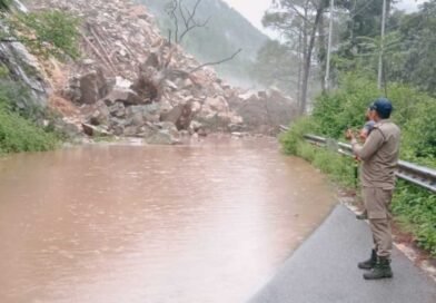 उत्तराखंड में भारी बारिश का असर: 132 सड़कें बंद, कई नदियां चेतावनी स्तर पर, आज भी येलो अलर्ट
