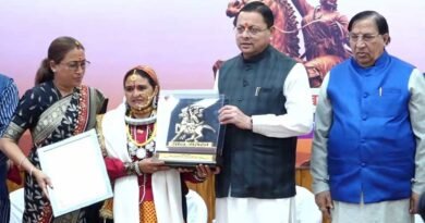 तीलू रौतेली जयंती पर 14 महिलाओं और 35 आंगनबाड़ी कार्यकर्ताओं का सम्मान, सीएम धामी ने बढ़ाई पुरस्कार राशि तीलू रौतेली जयंती पर 14 महिलाओं और 35 आंगनबाड़ी कार्यकर्ताओं का सम्मान, सीएम धामी ने बढ़ाई पुरस्कार राशि