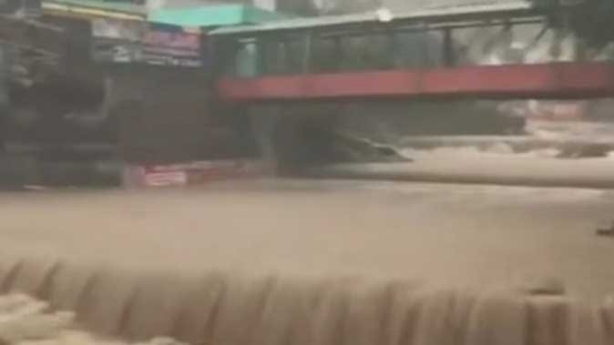 सहस्त्रधारा में सेल्फी लेते समय नदी में बही महिला, मौत सहस्त्रधारा में सेल्फी लेते समय नदी में बही महिला, मौत