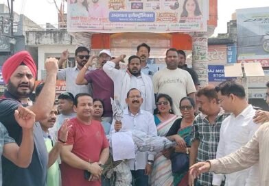 खटीमा में विधायक बेहड़ के साथ घटना के विरोध में कांग्रेस का प्रदर्शन, भाजपा सरकार का पुतला फूंका खटीमा में विधायक बेहड़ के साथ घटना के विरोध में कांग्रेस का प्रदर्शन, भाजपा सरकार का पुतला फूंका